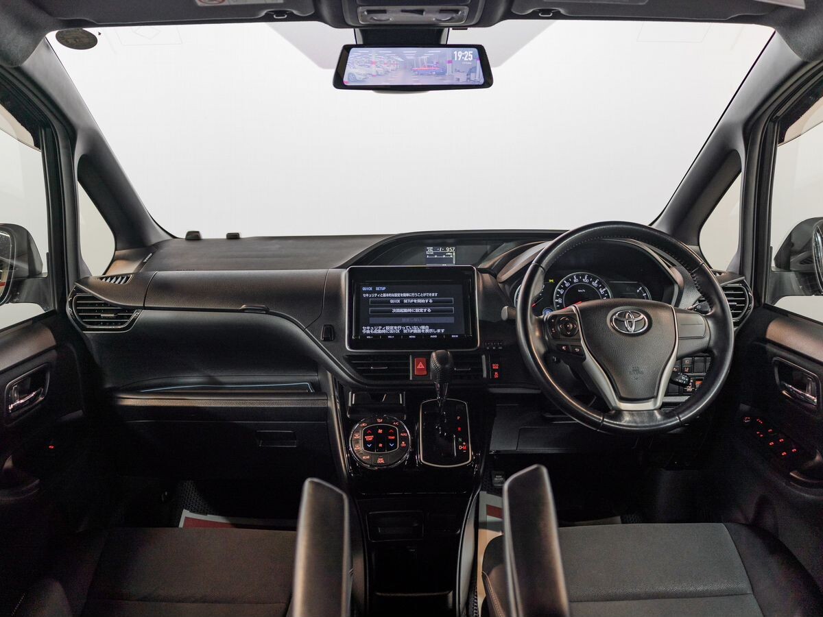 Toyota Noah 2016 - фото автомобиля