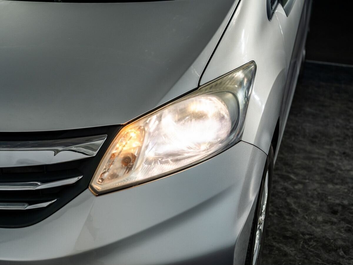 Honda Freed 2012 - фото автомобиля