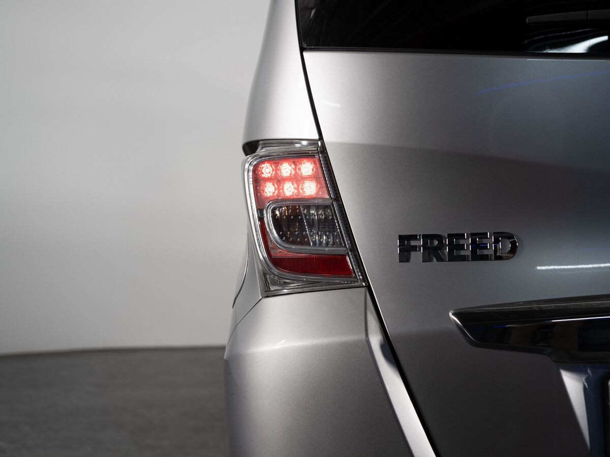 Honda Freed 2012 - фото автомобиля