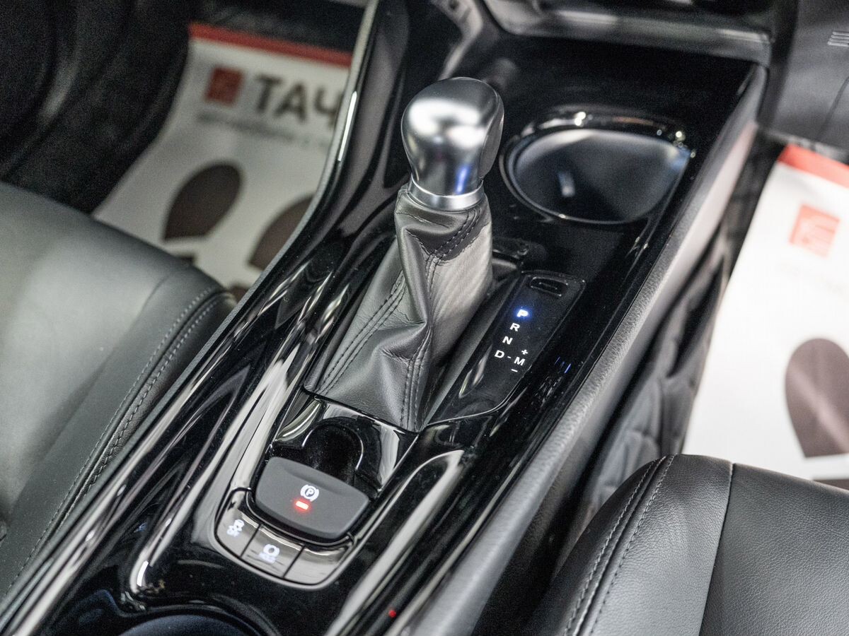 Toyota C-HR 2020 - фото автомобиля