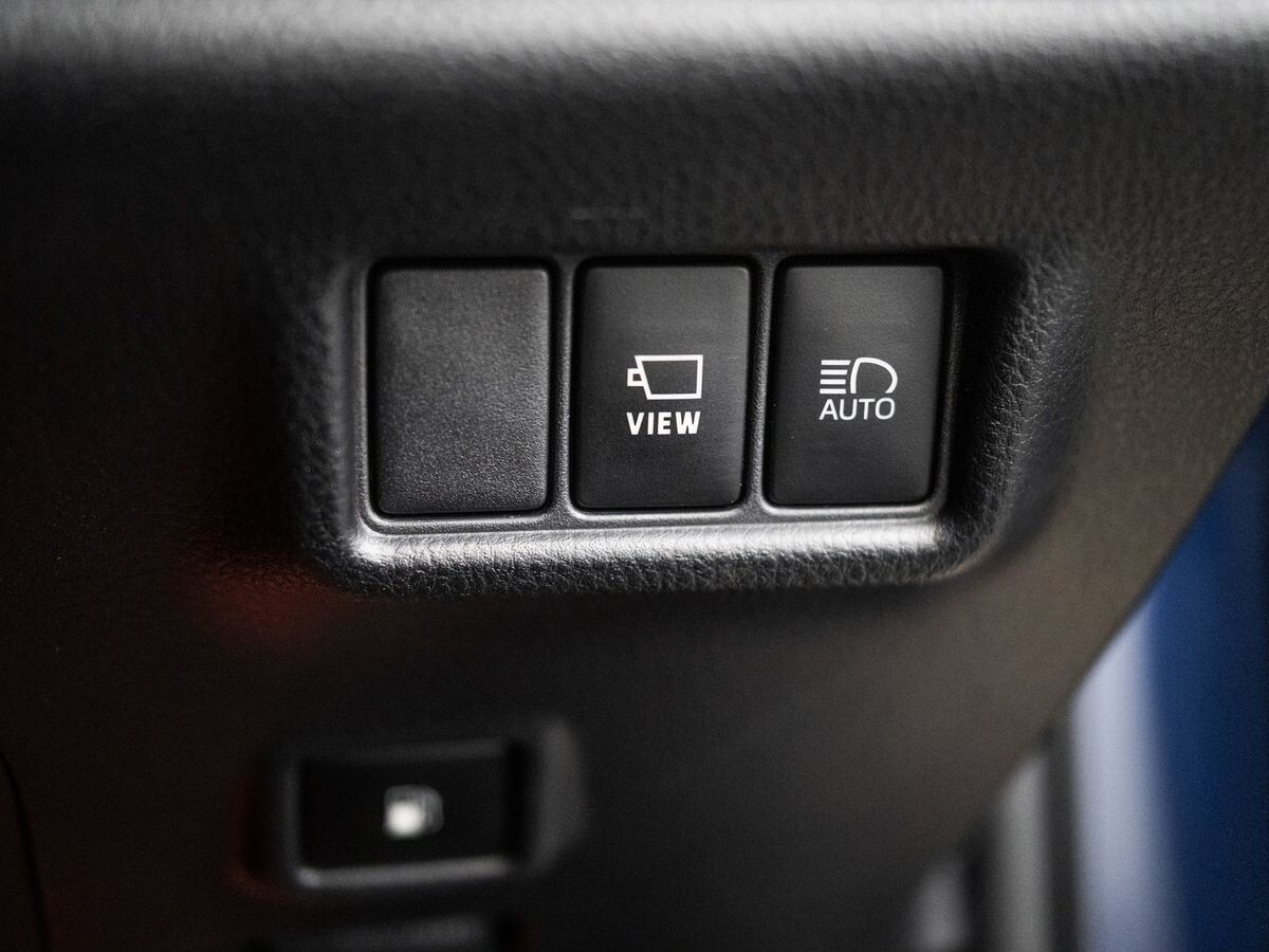 Toyota C-HR 2020 - фото автомобиля