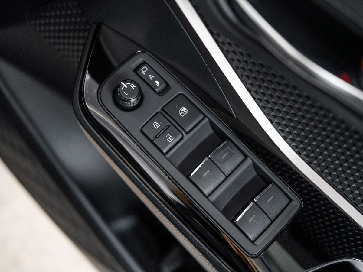 Toyota C-HR 2020 - фото автомобиля