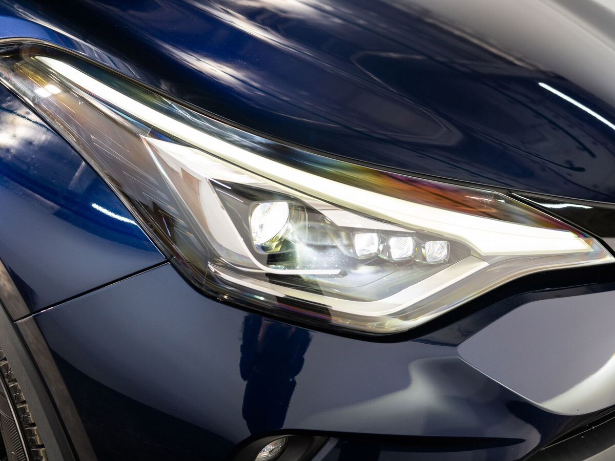 Toyota C-HR 2020 - фото автомобиля