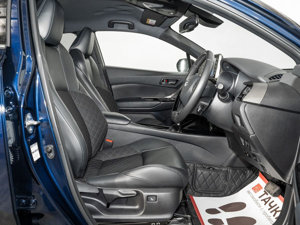 Toyota C-HR 2020 - фото автомобиля