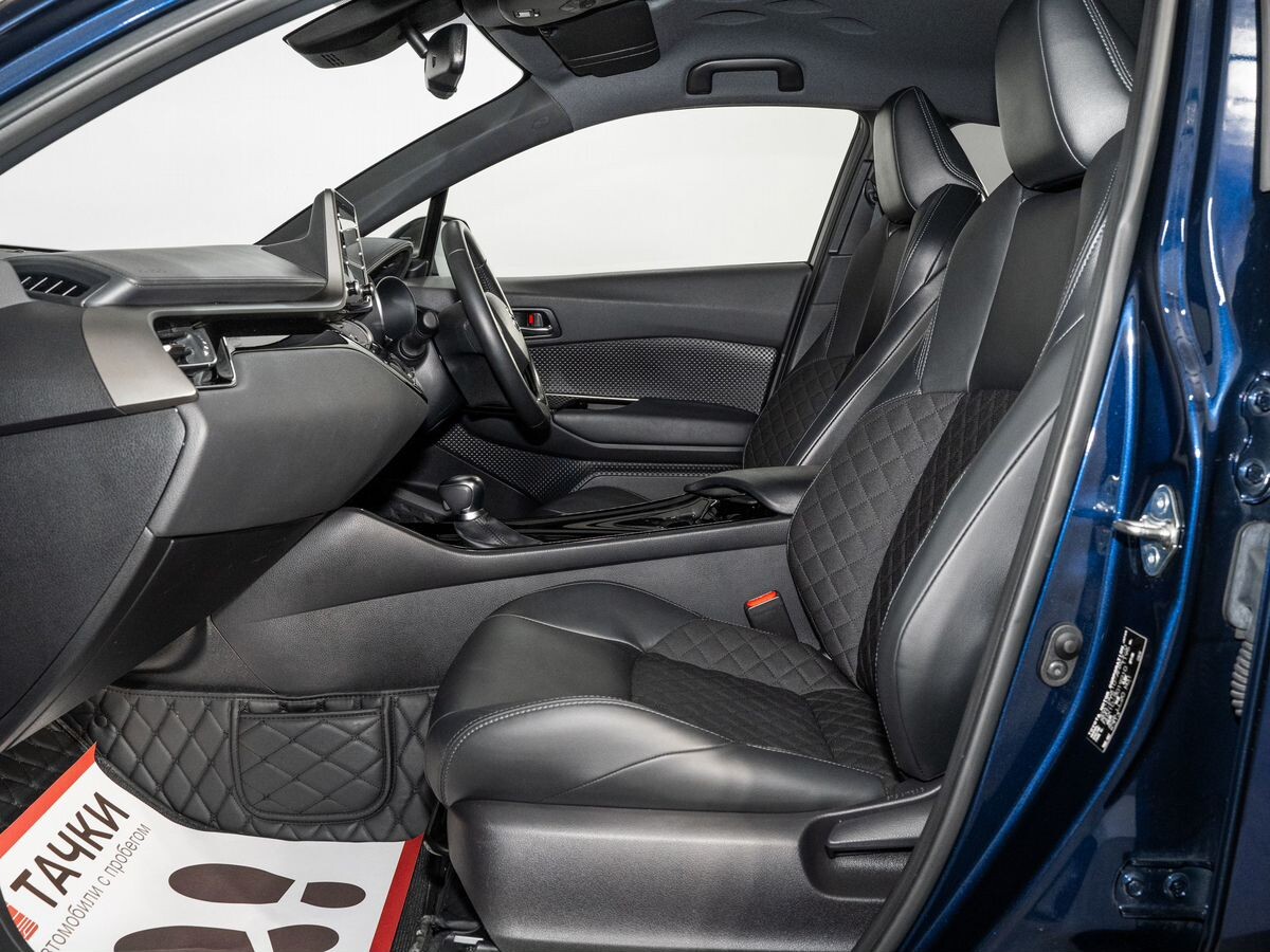 Toyota C-HR 2020 - фото автомобиля