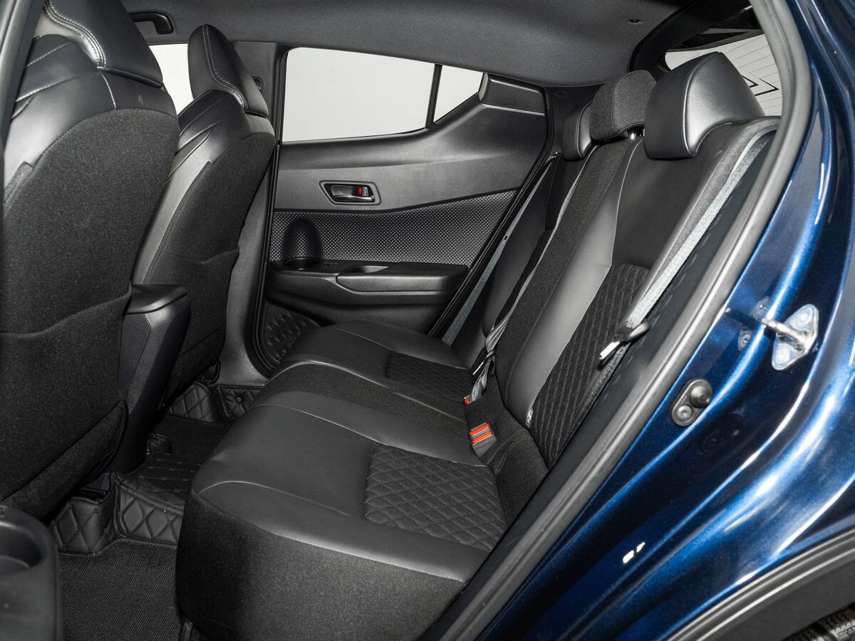 Toyota C-HR 2020 - фото автомобиля