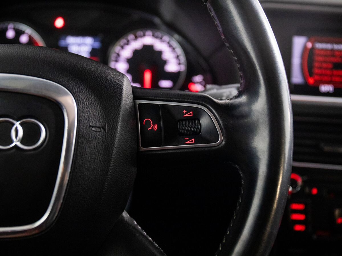 Audi Q5 2010 - фото автомобиля