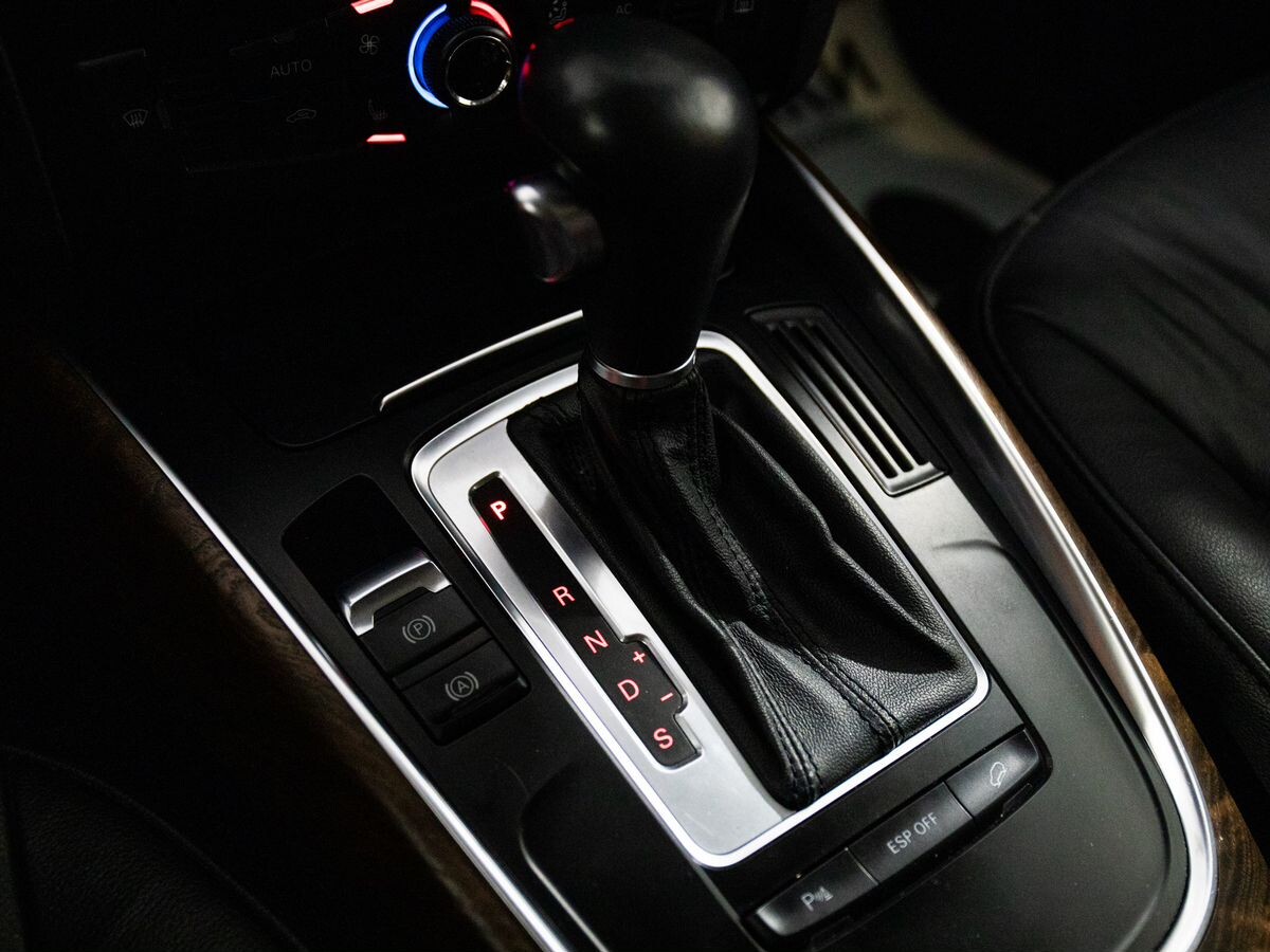 Audi Q5 2010 - фото автомобиля