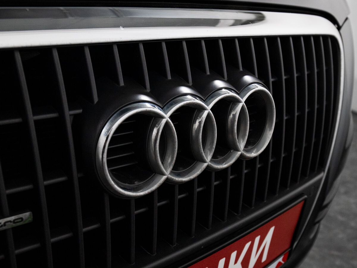 Audi Q5 2010 - фото автомобиля