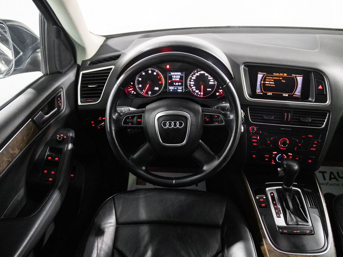 Audi Q5 2010 - фото автомобиля