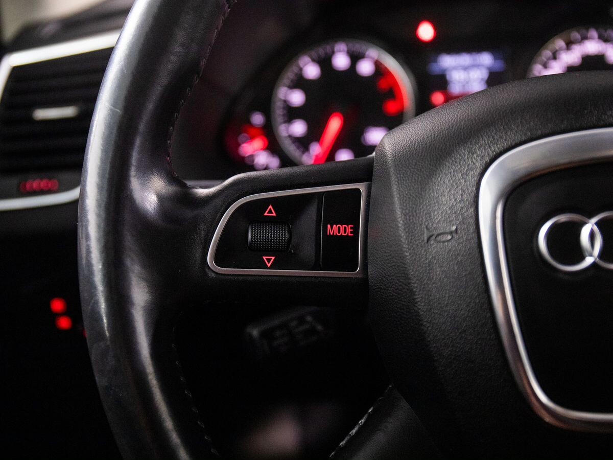 Audi Q5 2010 - фото автомобиля