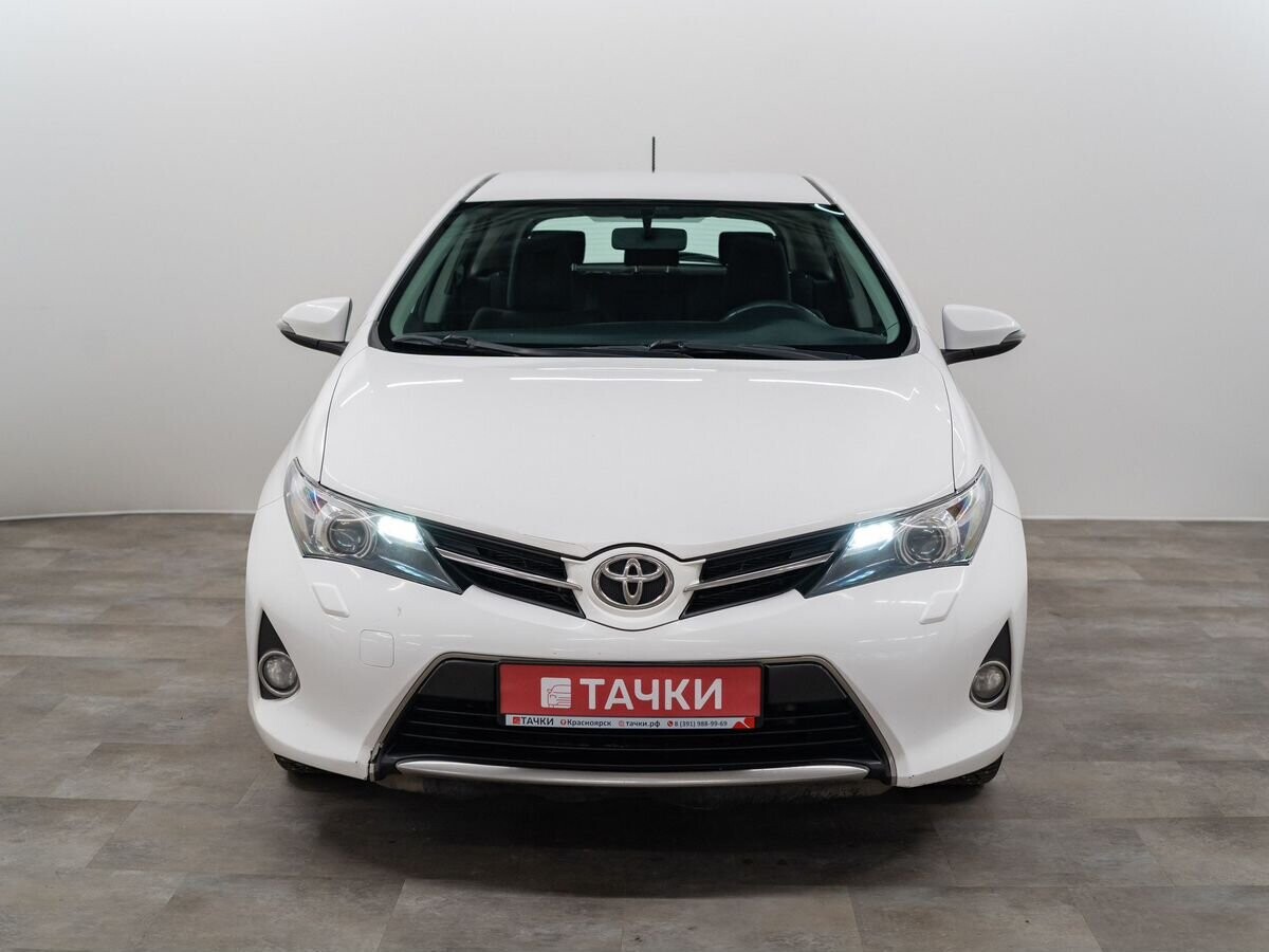 Toyota Auris 2013 - фото автомобиля