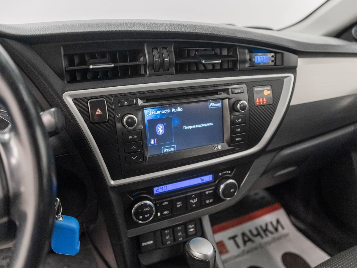 Toyota Auris 2013 - фото автомобиля