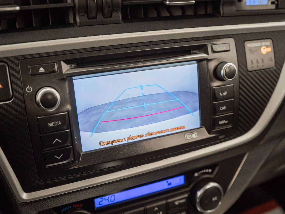 Toyota Auris 2013 - фото автомобиля