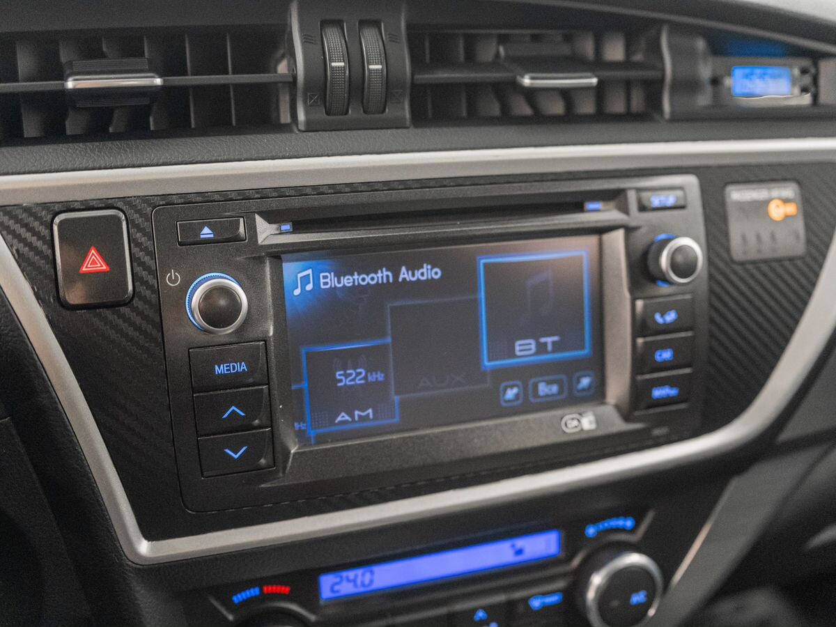 Toyota Auris 2013 - фото автомобиля