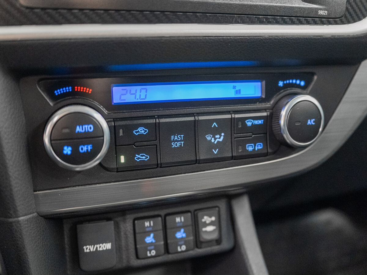 Toyota Auris 2013 - фото автомобиля