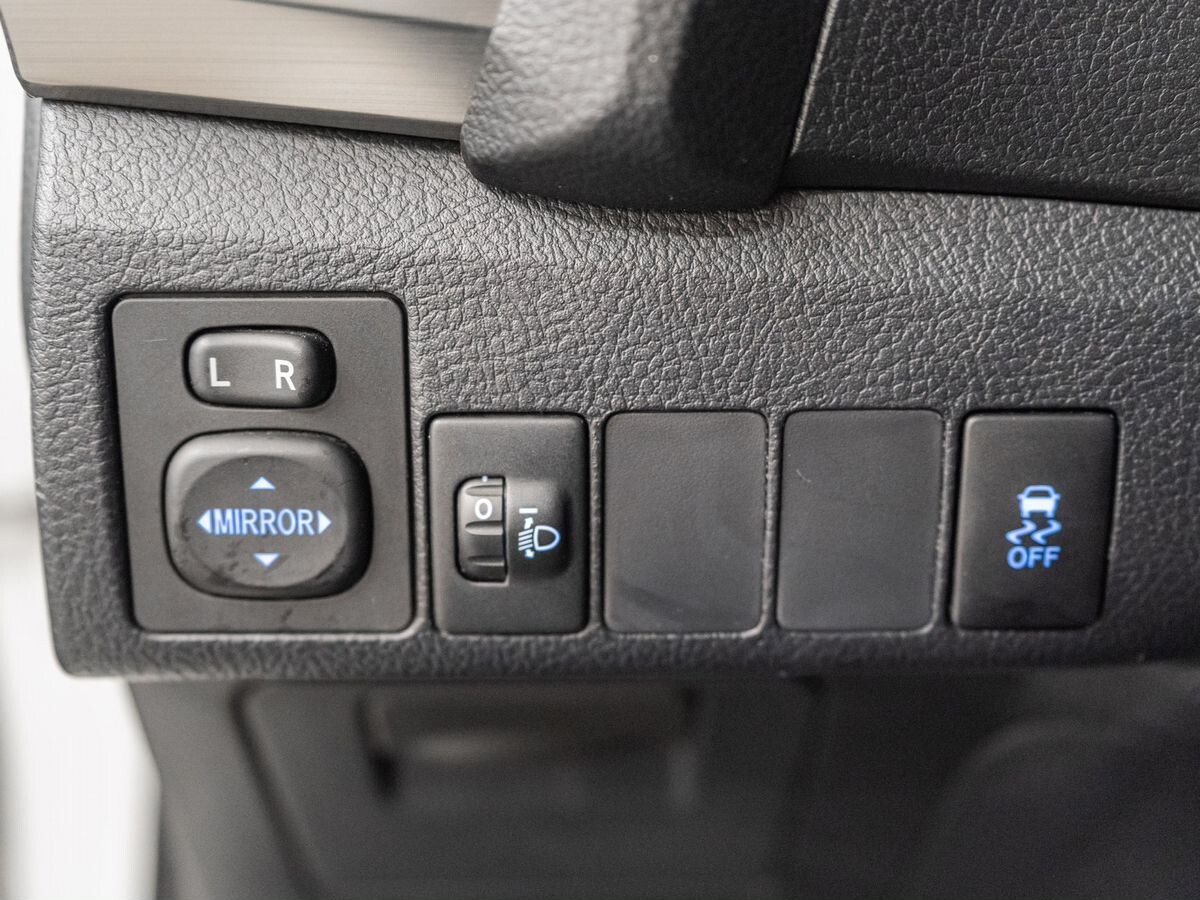 Toyota Auris 2013 - фото автомобиля