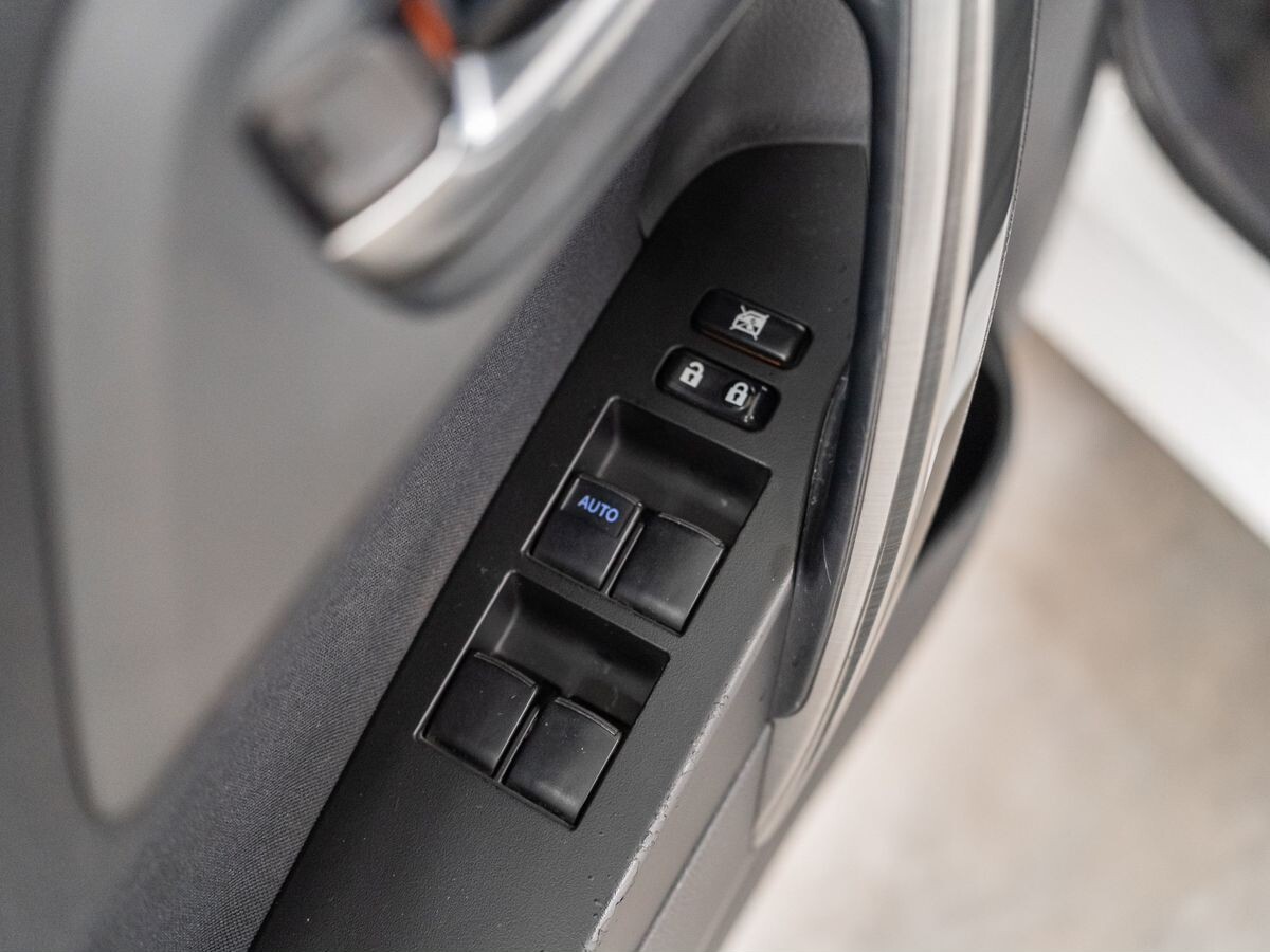 Toyota Auris 2013 - фото автомобиля