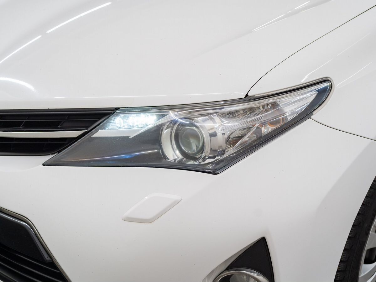 Toyota Auris 2013 - фото автомобиля