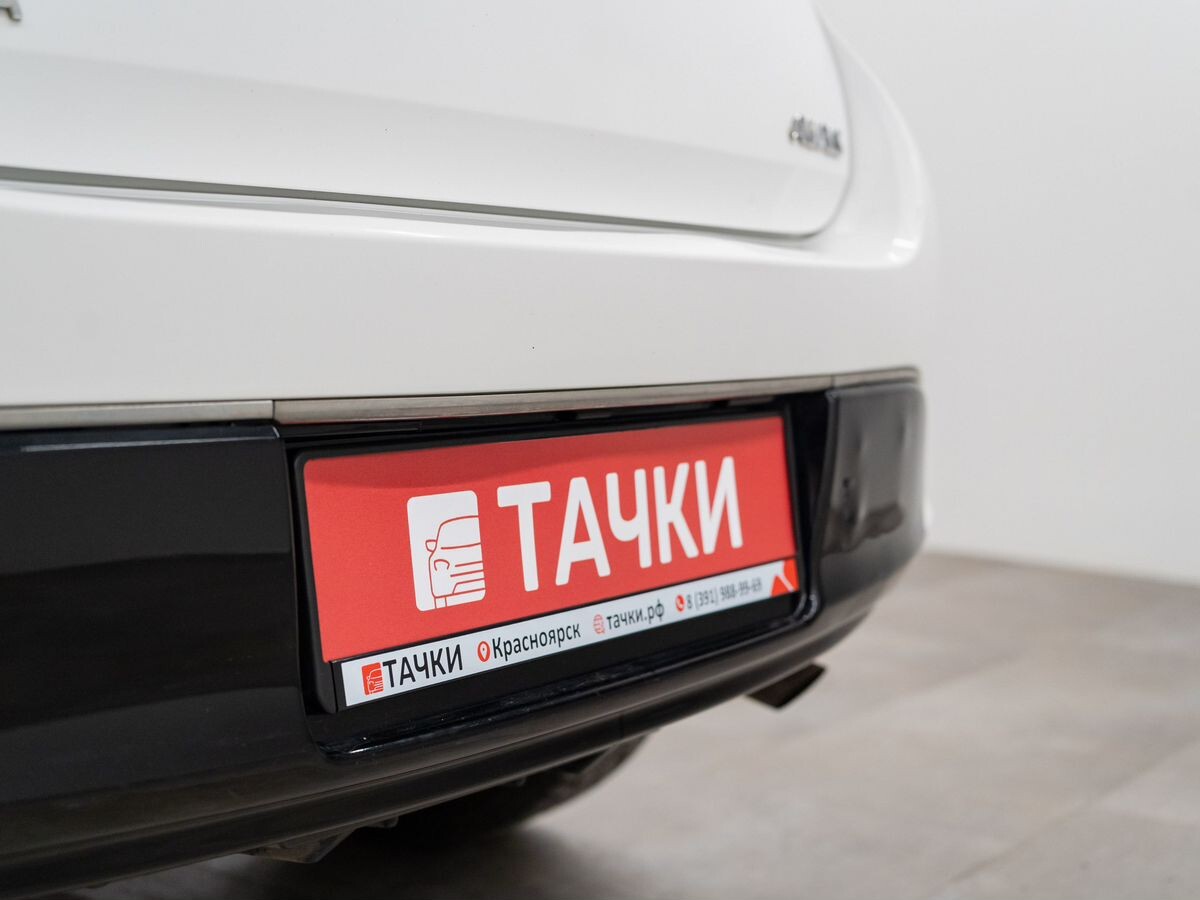 Toyota Auris 2013 - фото автомобиля