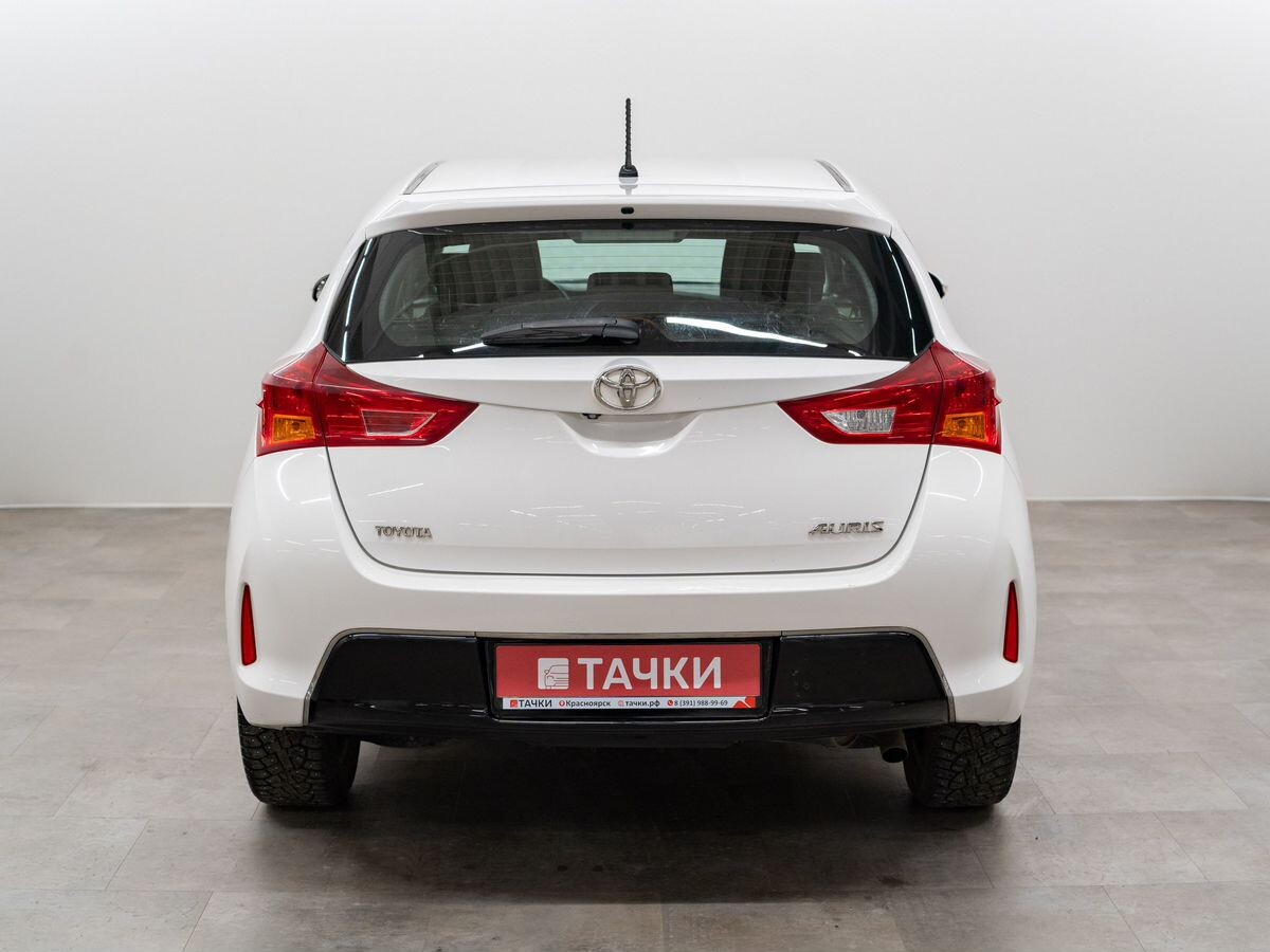 Toyota Auris 2013 - фото автомобиля