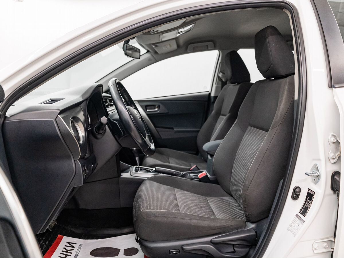 Toyota Auris 2013 - фото автомобиля