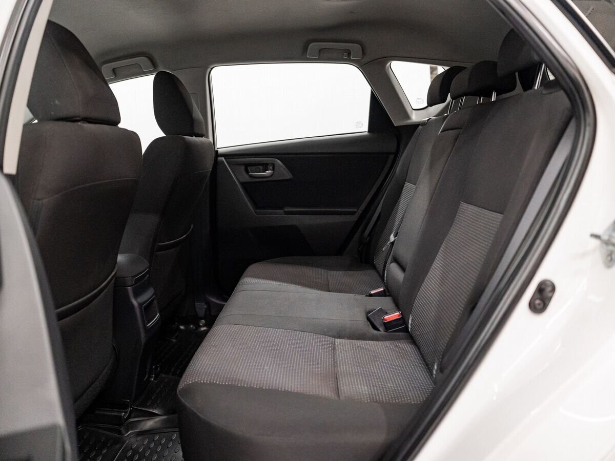 Toyota Auris 2013 - фото автомобиля