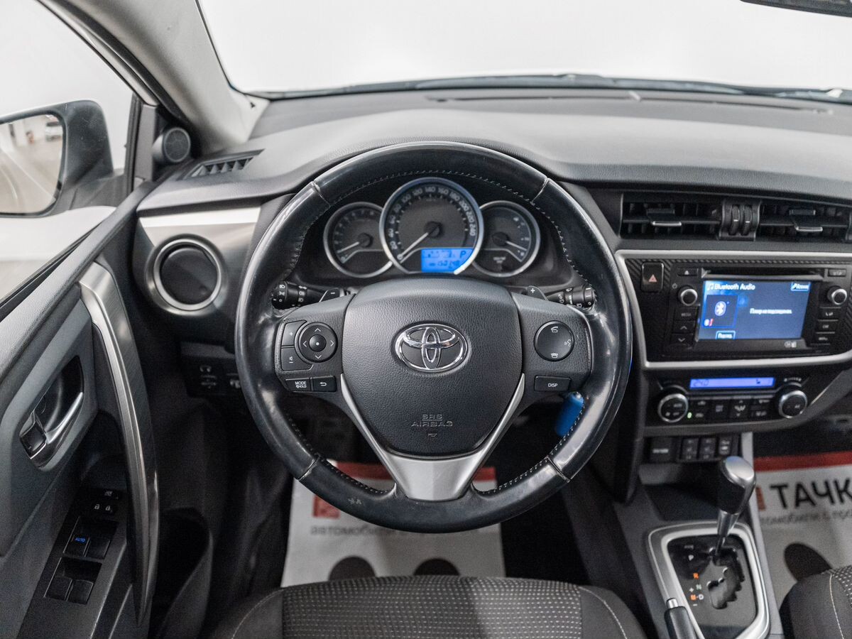 Toyota Auris 2013 - фото автомобиля