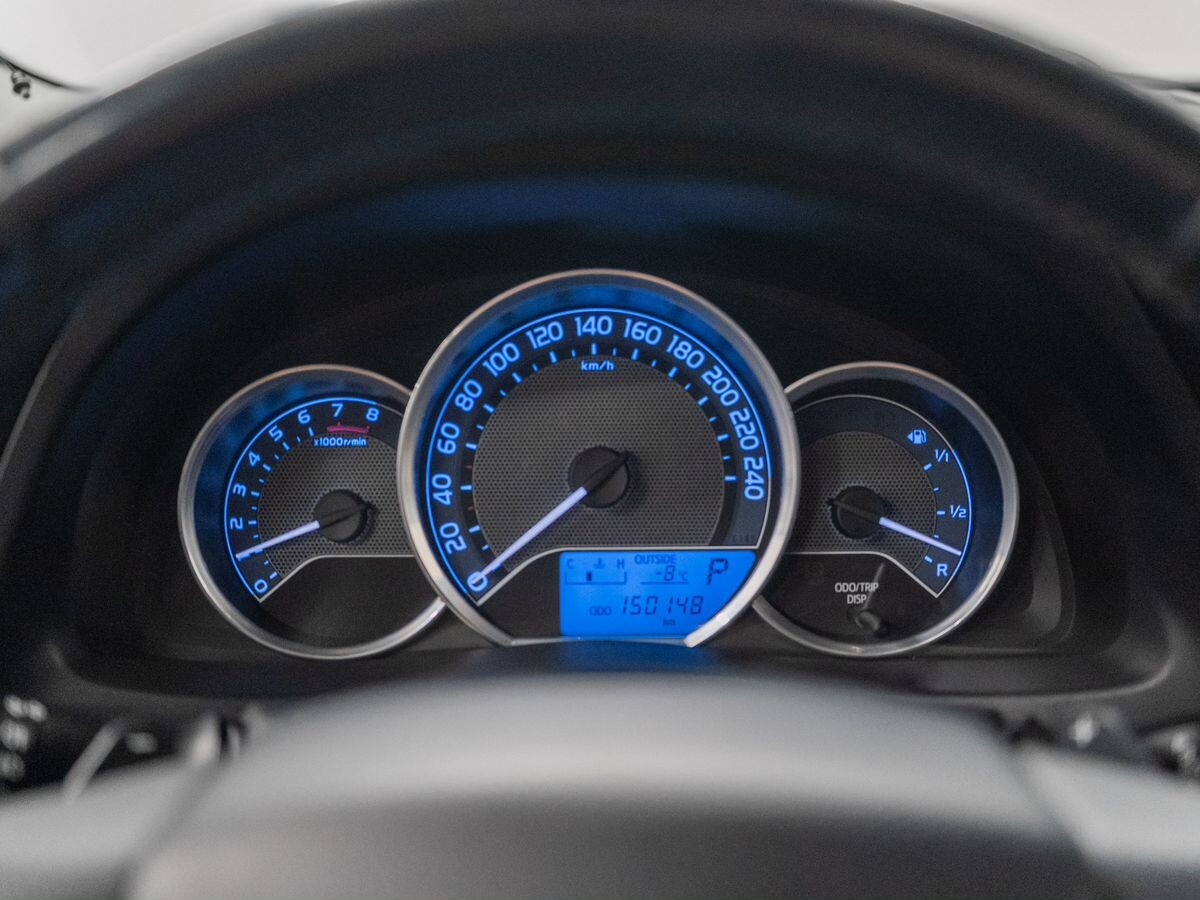 Toyota Auris 2013 - фото автомобиля