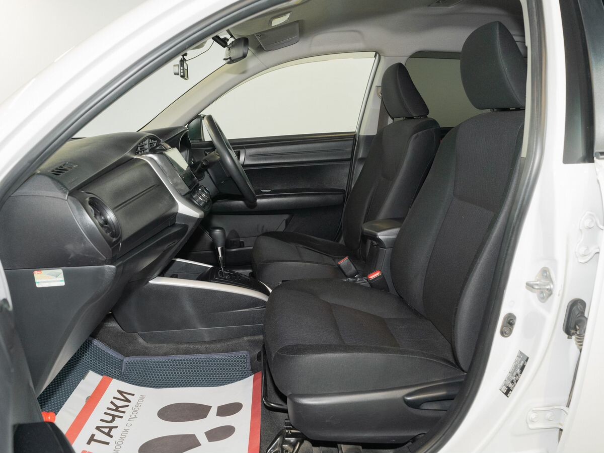 Toyota Corolla 2016 - фото автомобиля