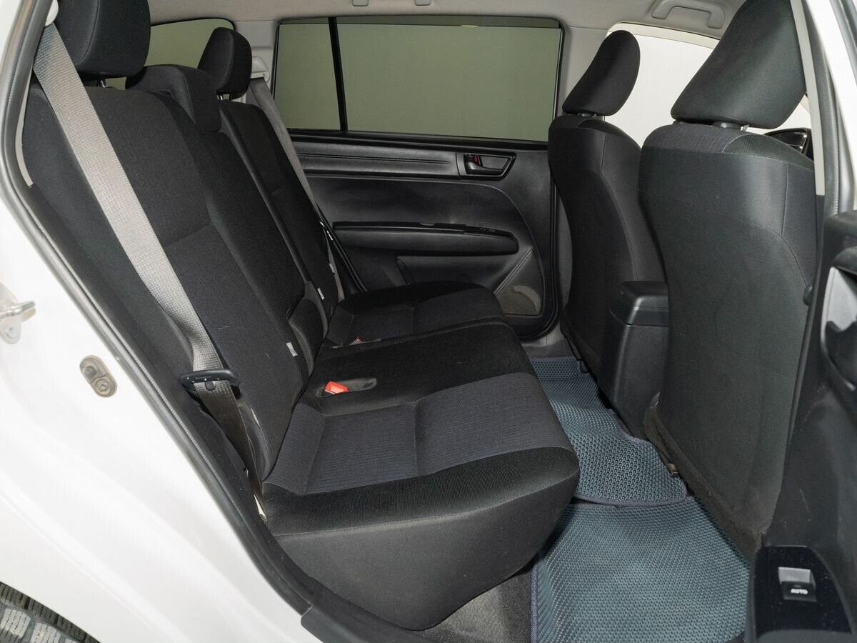 Toyota Corolla 2016 - фото автомобиля