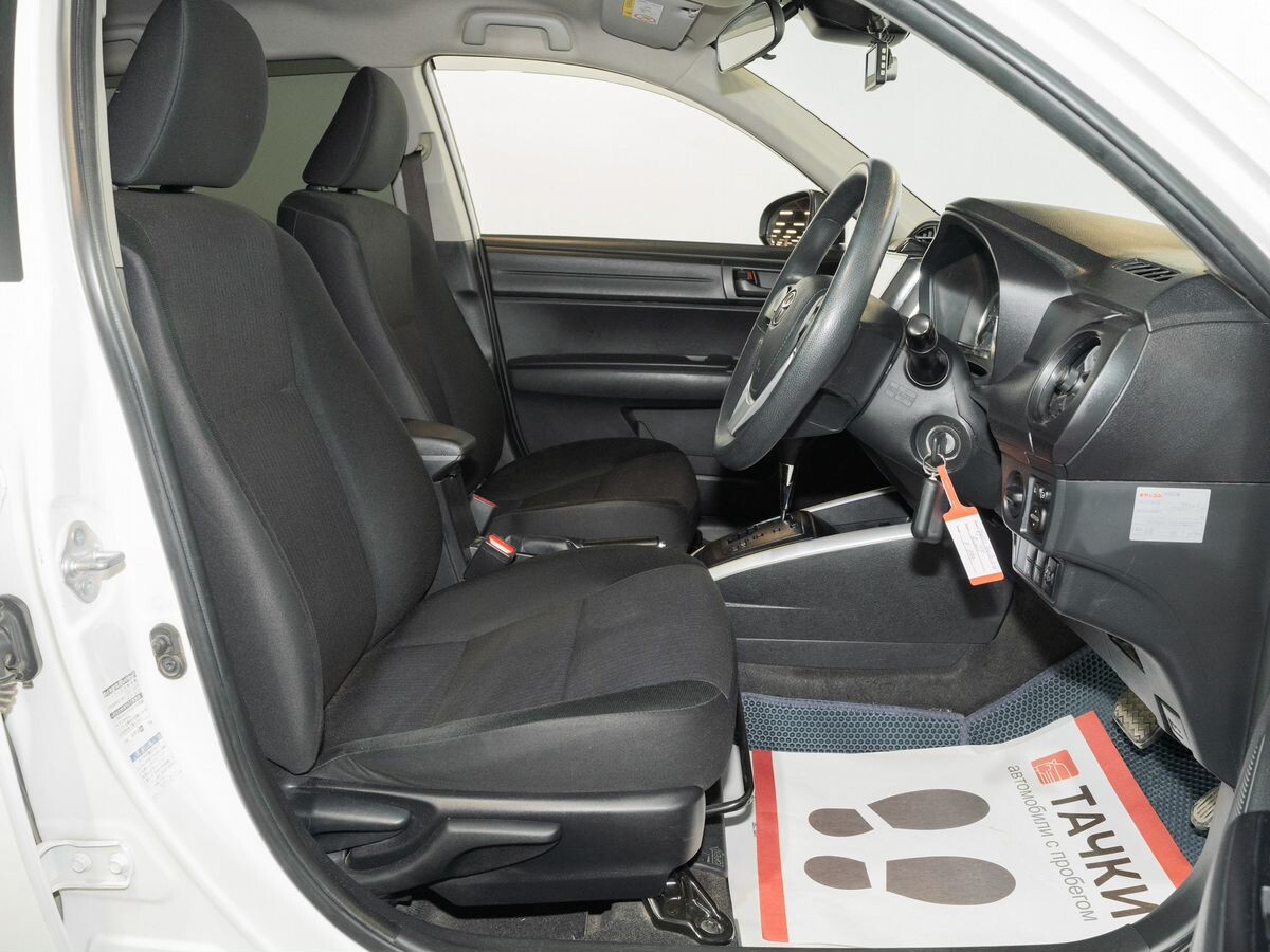 Toyota Corolla 2016 - фото автомобиля