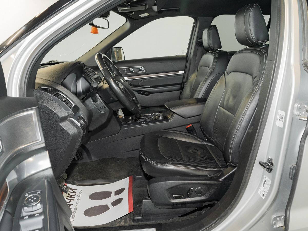 Ford Explorer 2018 - фото автомобиля