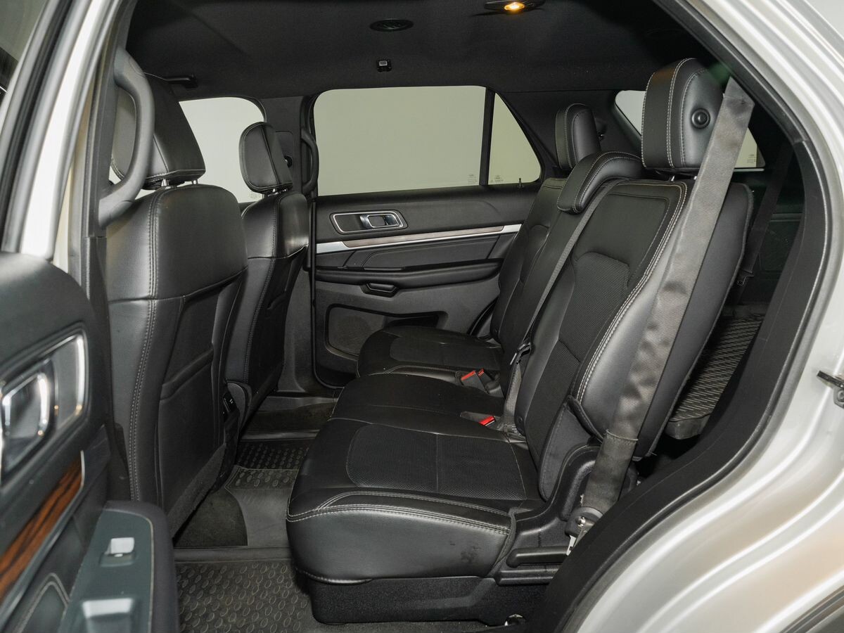 Ford Explorer 2018 - фото автомобиля