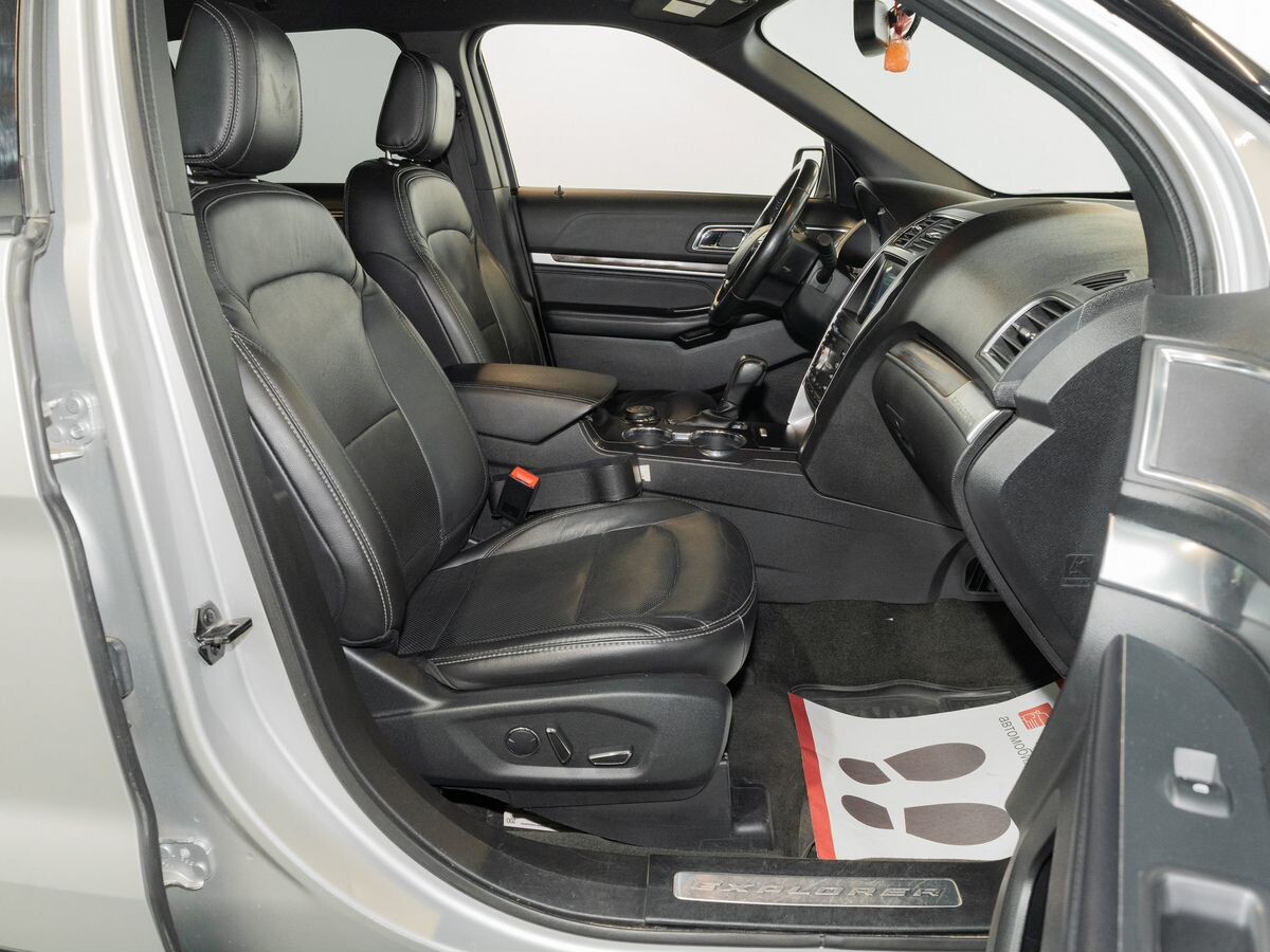 Ford Explorer 2018 - фото автомобиля