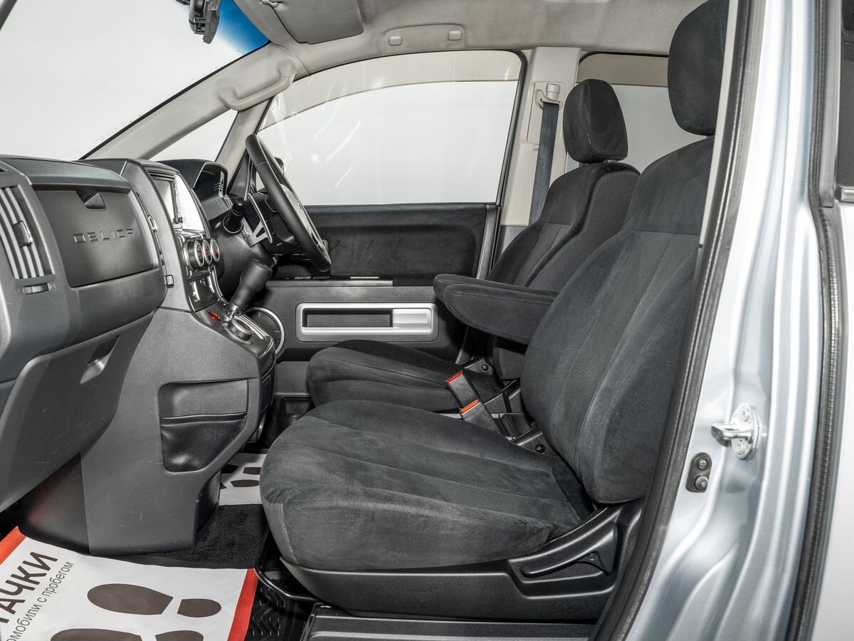 Mitsubishi Delica D:5 2007 - фото автомобиля