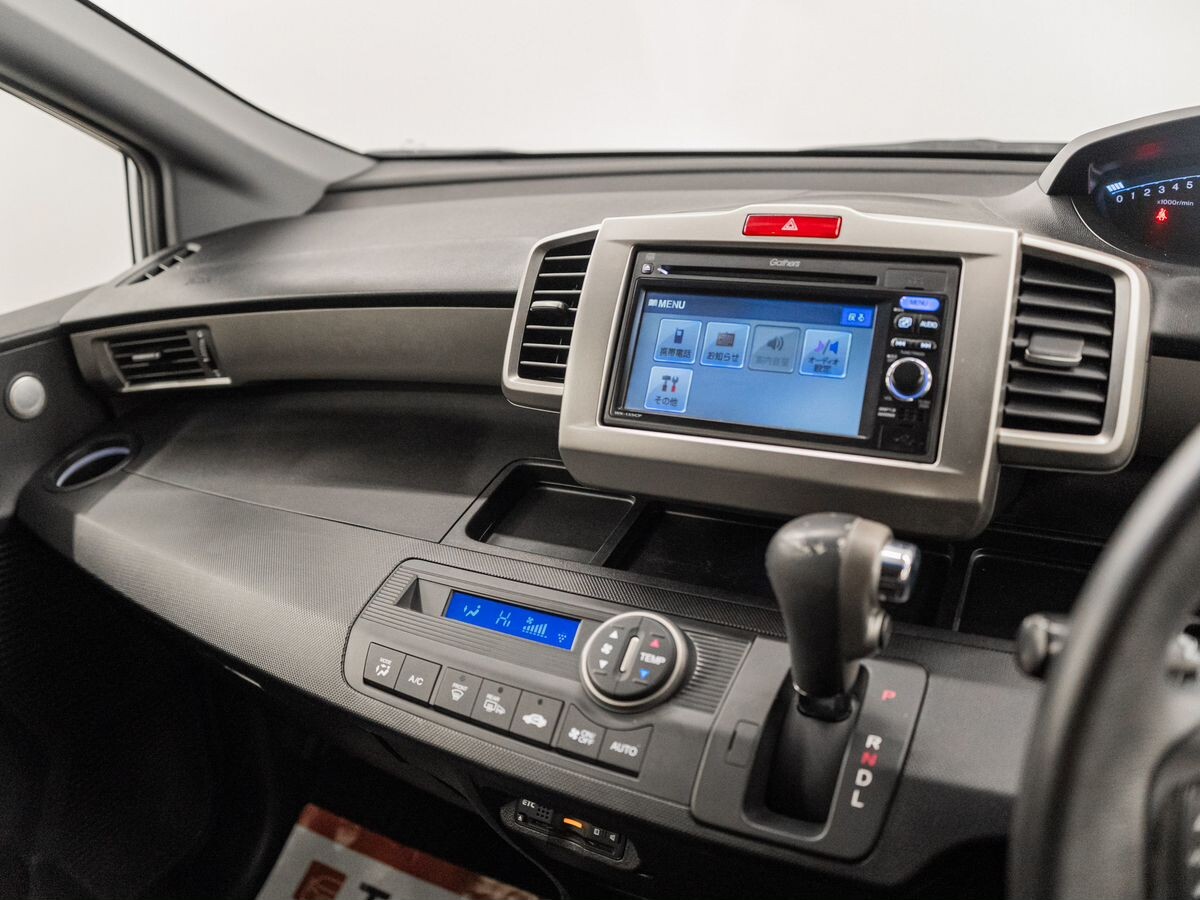 Honda Freed 2014 - фото автомобиля