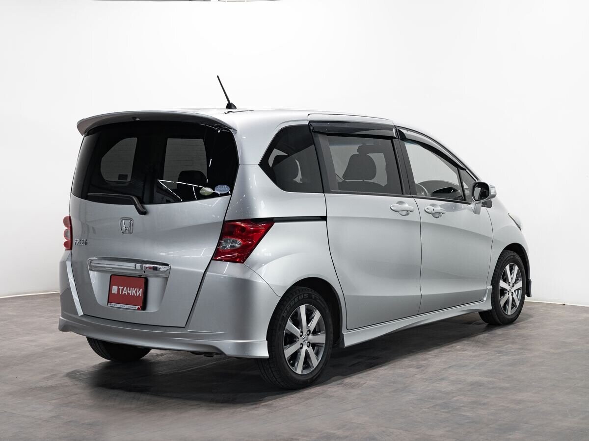 Honda Freed 2010 - фото автомобиля