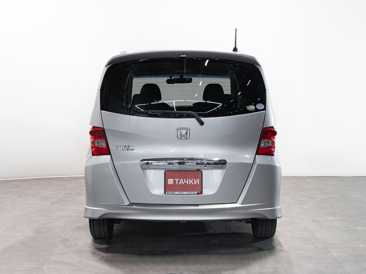 Honda Freed 2010 - фото автомобиля
