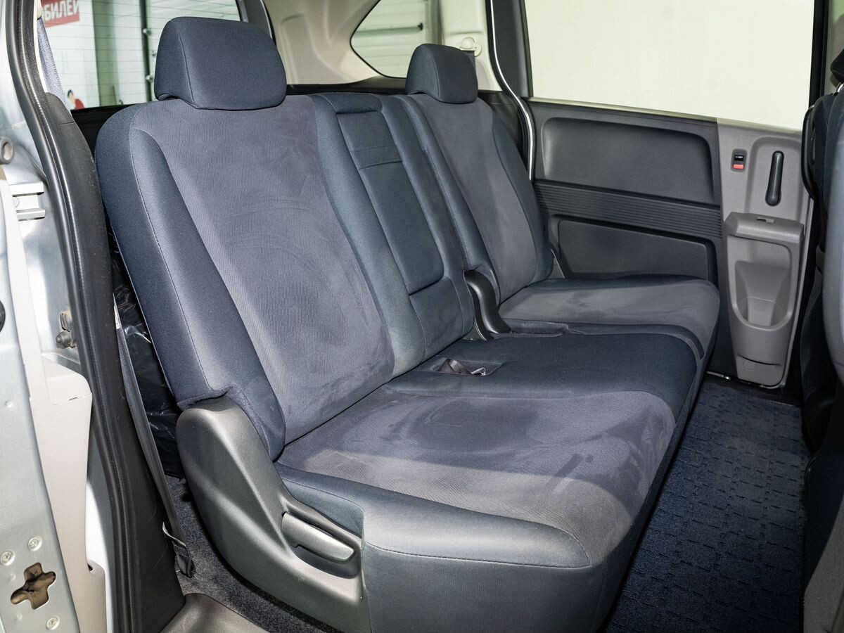 Honda Freed 2010 - фото автомобиля