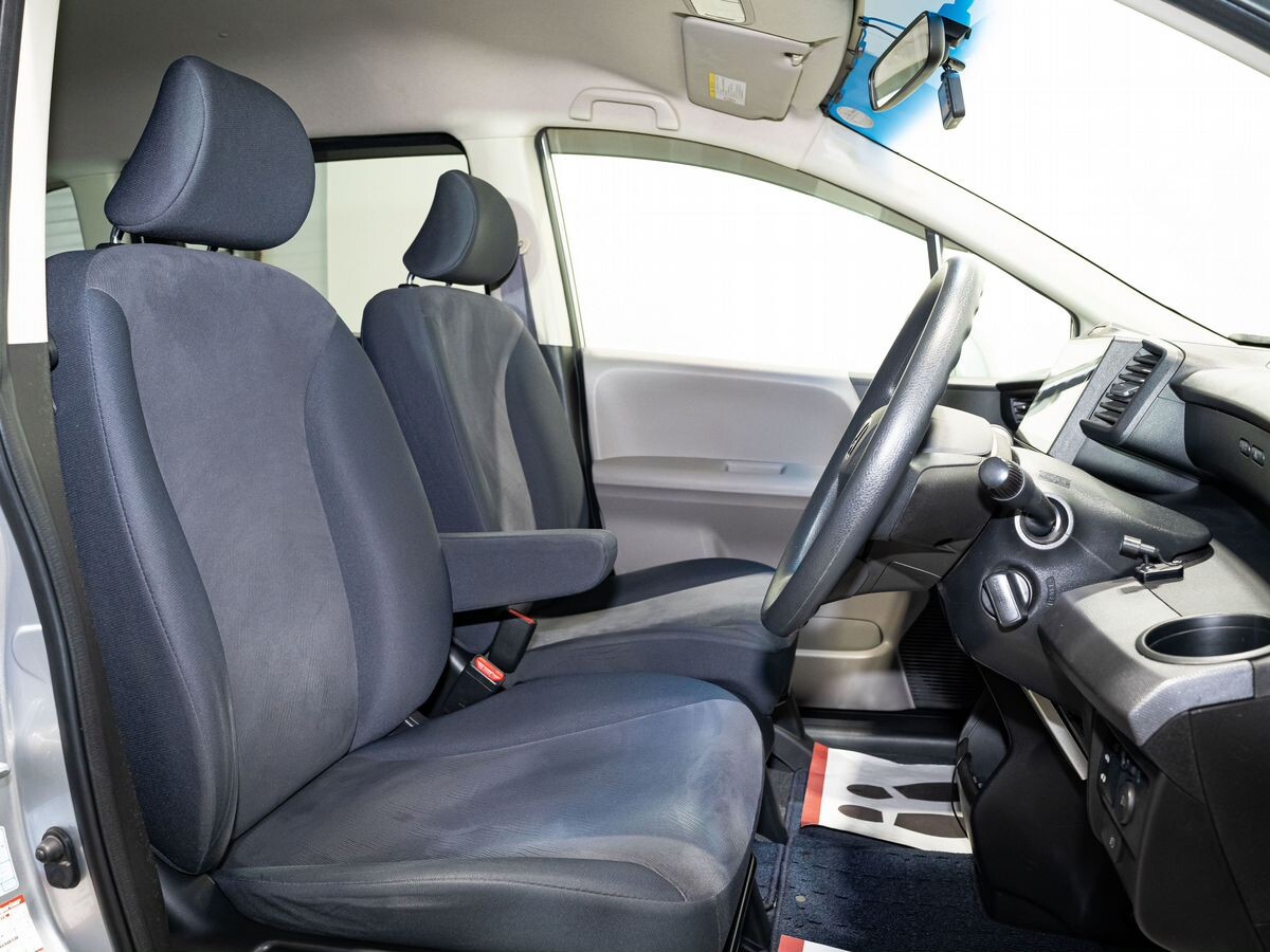 Honda Freed 2010 - фото автомобиля