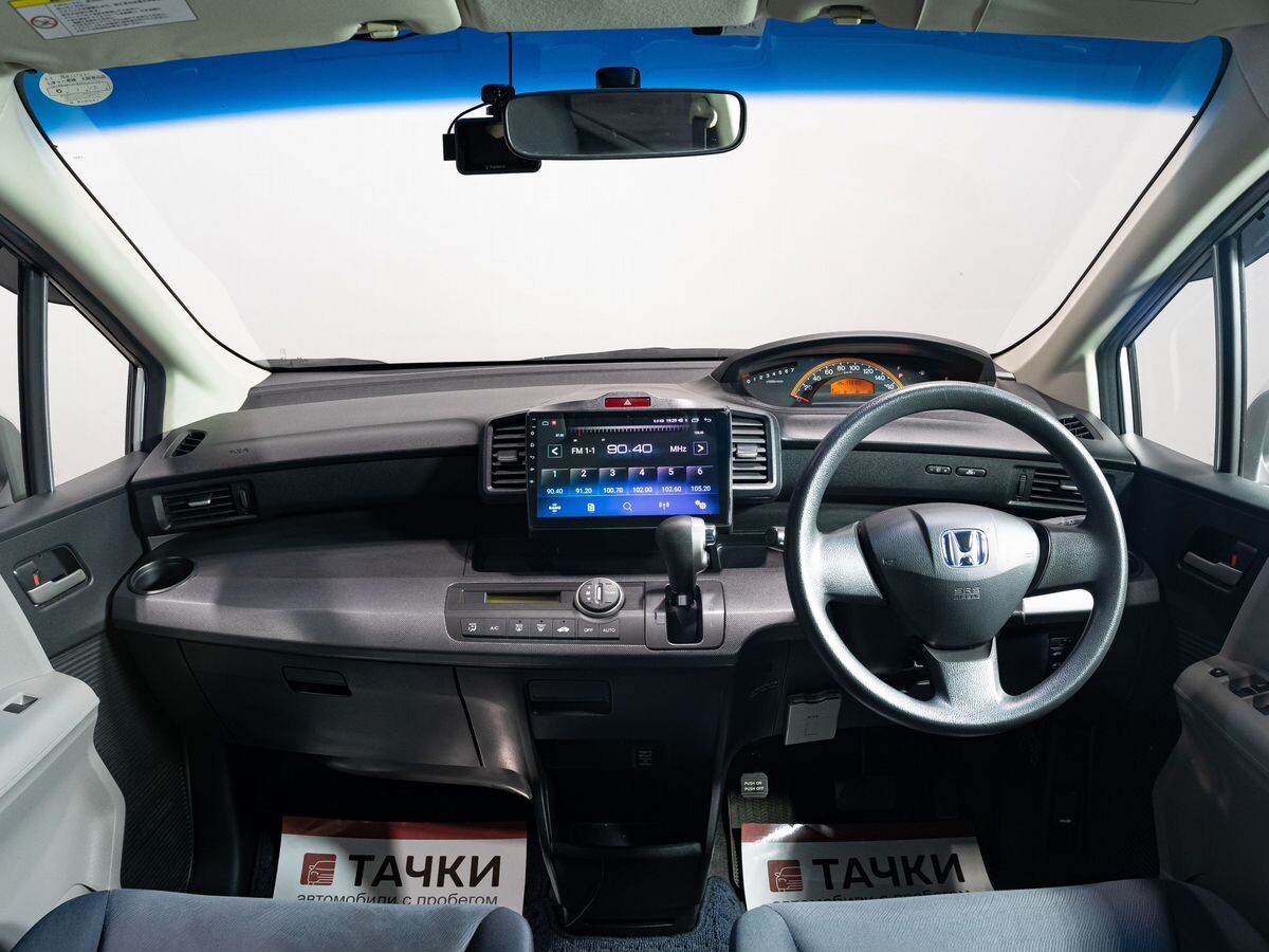 Honda Freed 2010 - фото автомобиля