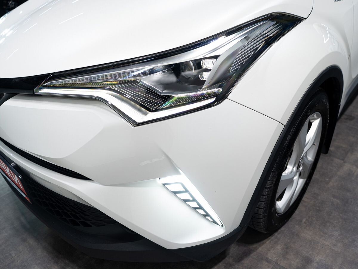 Toyota C-HR 2019 - фото автомобиля