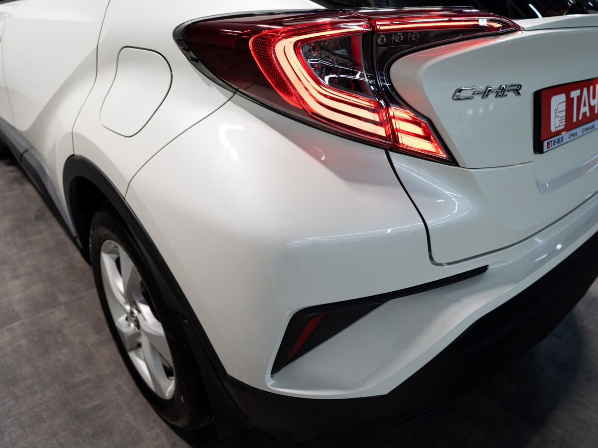 Toyota C-HR 2019 - фото автомобиля