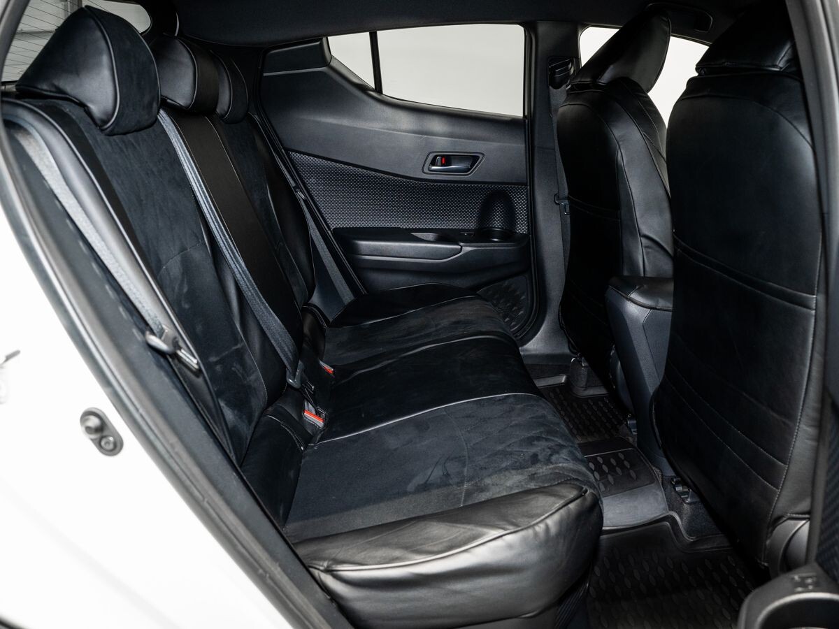 Toyota C-HR 2019 - фото автомобиля