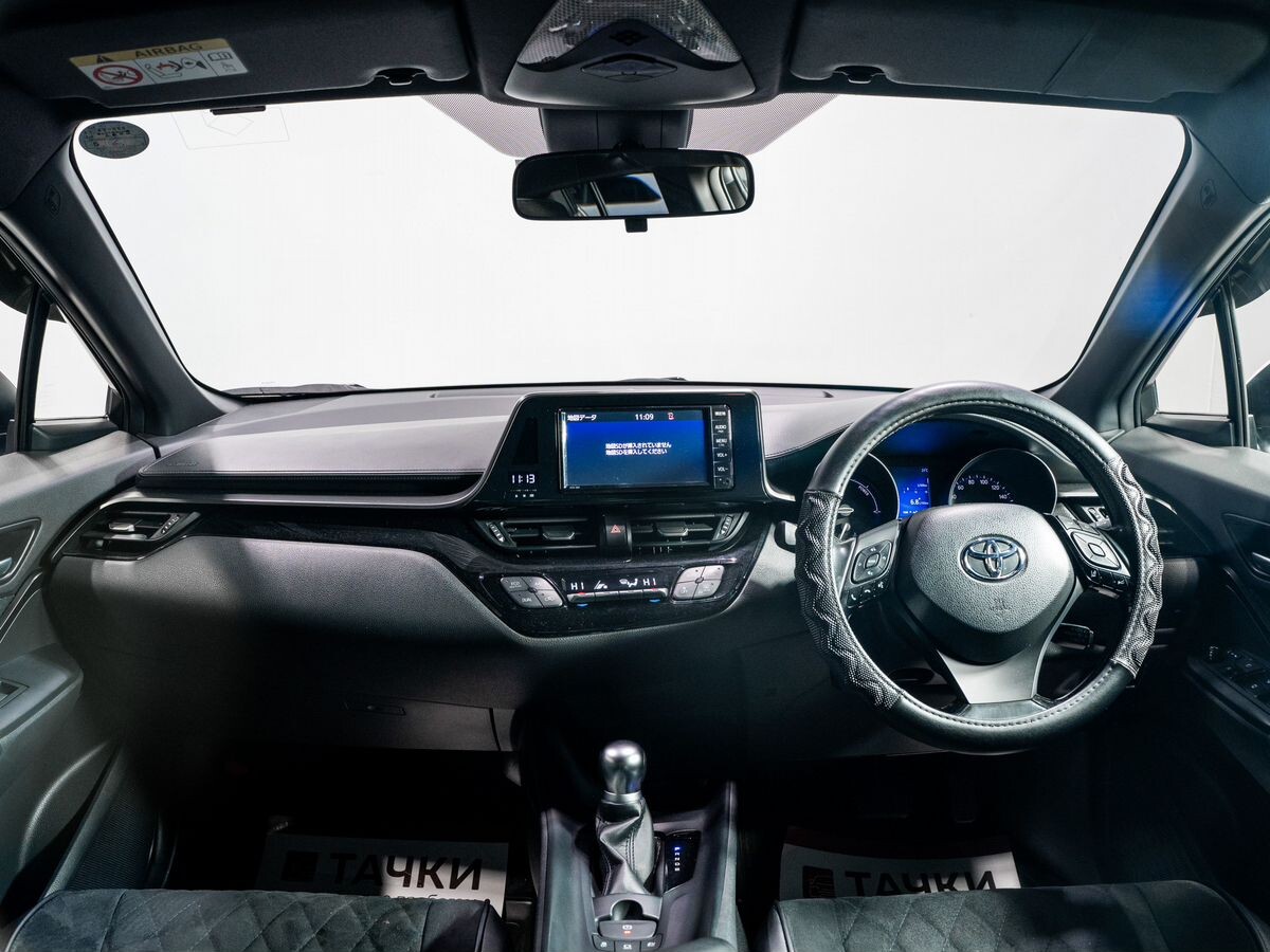 Toyota C-HR 2019 - фото автомобиля