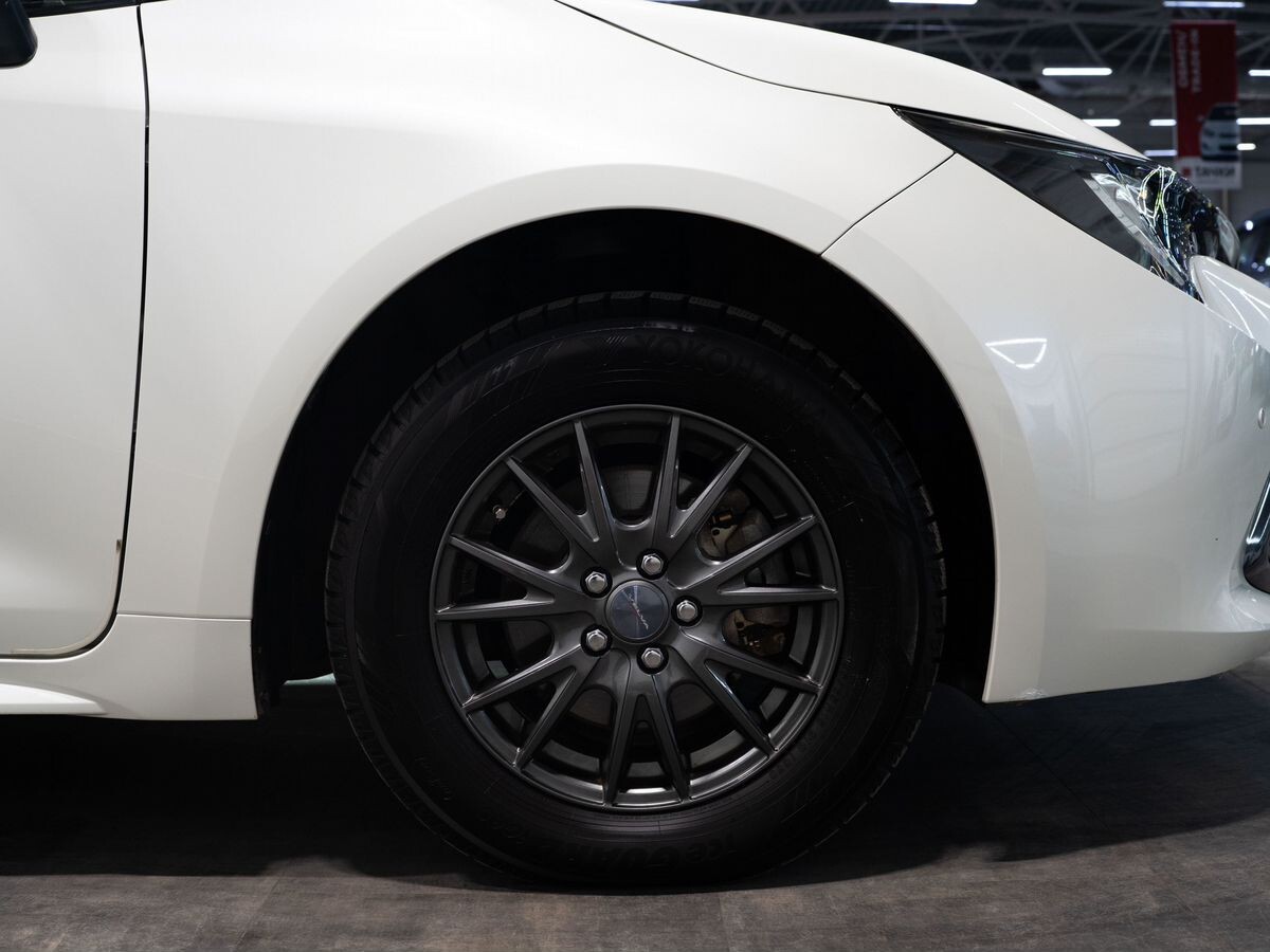 Toyota Corolla 2018 - фото автомобиля