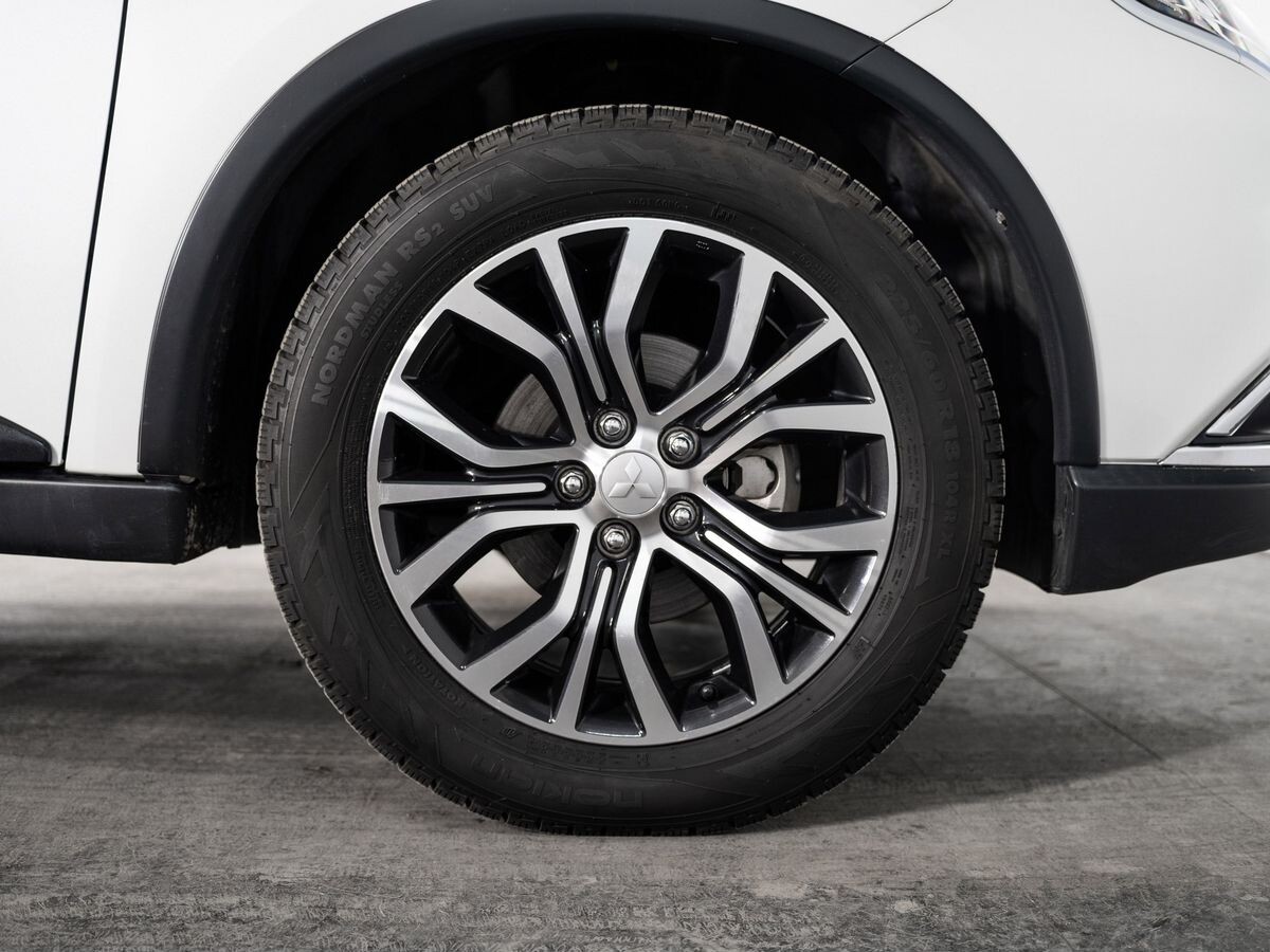 Mitsubishi Outlander 2017 - фото автомобиля