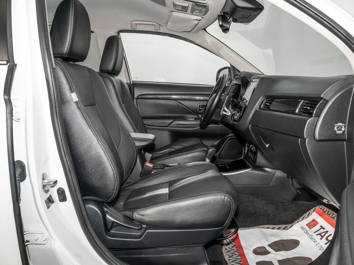 Mitsubishi Outlander 2017 - фото автомобиля