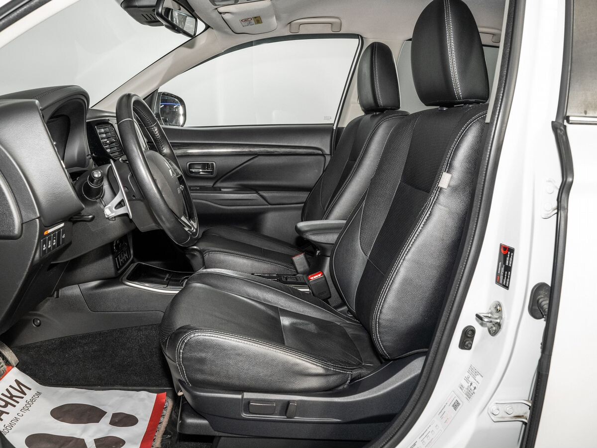 Mitsubishi Outlander 2017 - фото автомобиля